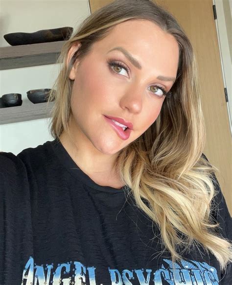 mis malkova|mirror selfie : r/MiaMalkova